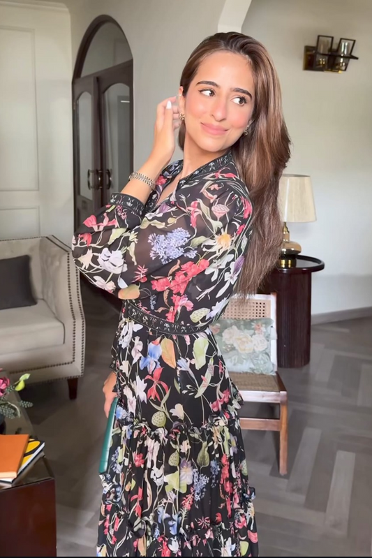 SMRIDHI | Black Isabella