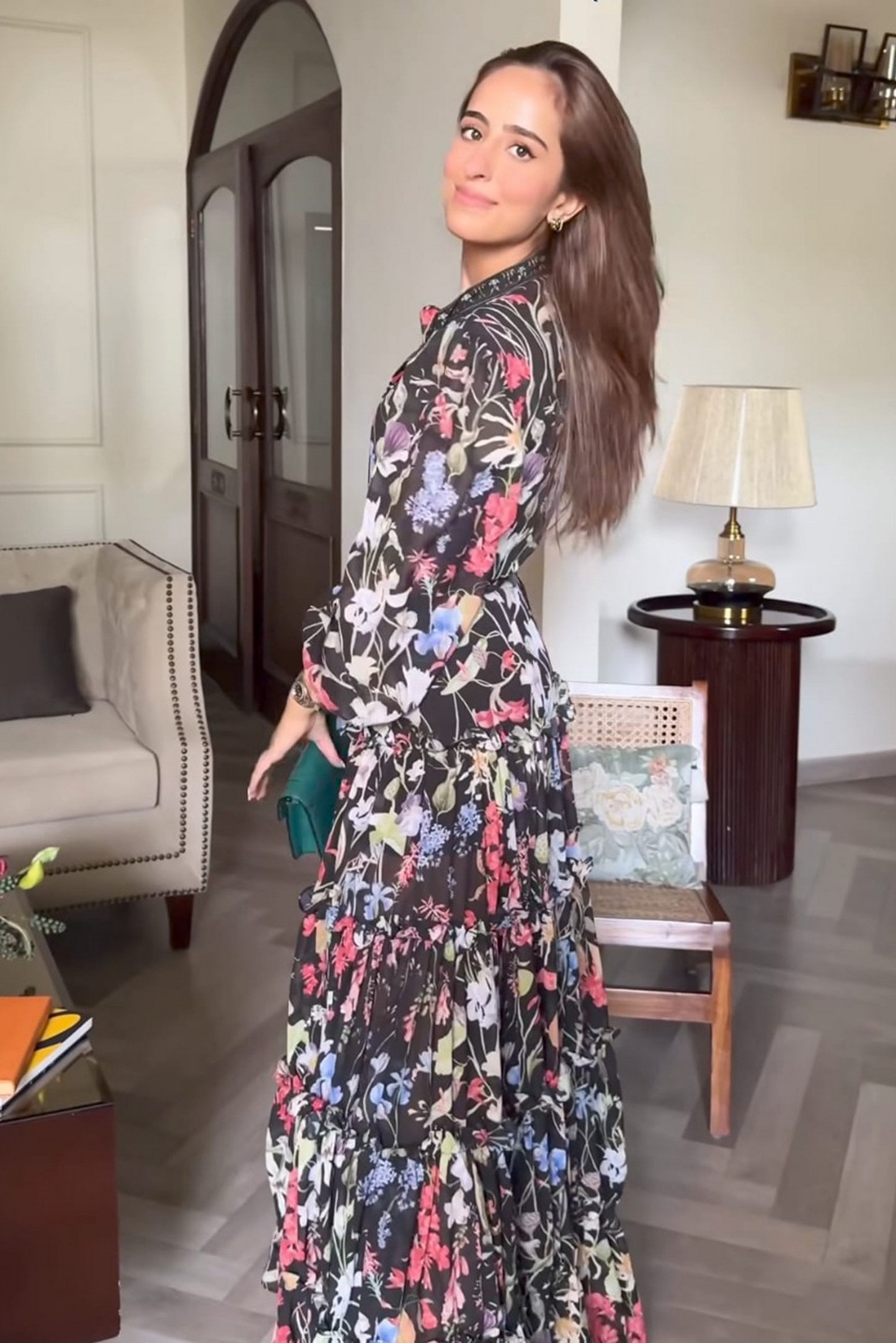 SMRIDHI | Black Isabella